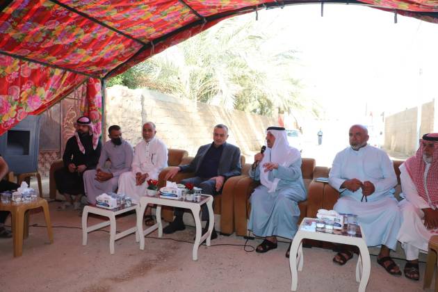 الدكتور جمال الكربولي يزور مضيف عشيرة البو شهاب / الخوابرة في الكرابلة مهنئًا بعيد الأضحى
